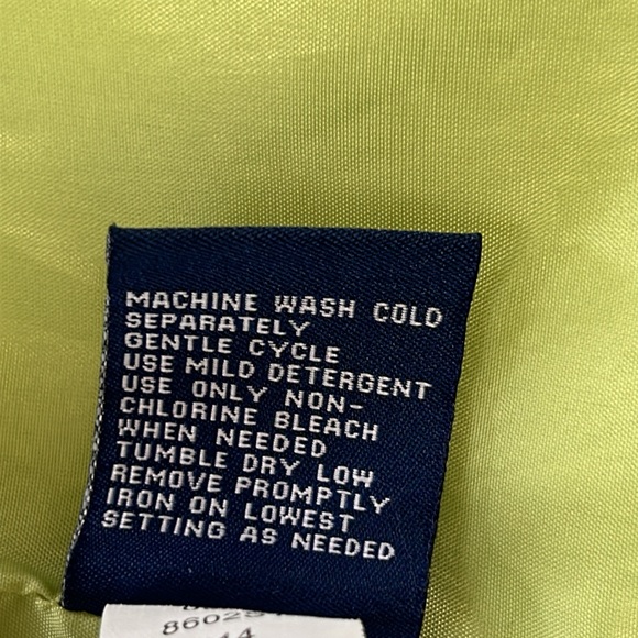 Mackintosh New England green spring rain jacket.  Removable hood.  Size Medium. - Picture 4 of 14